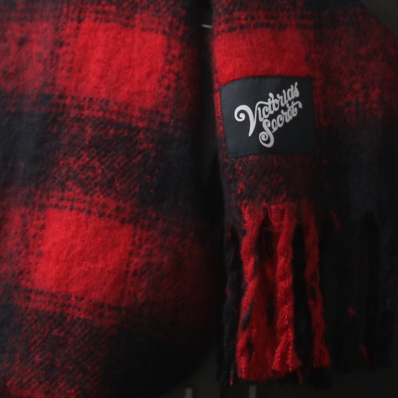NWT Victoria's Secret Cozy Long Thick Red Plaid Vintage Scarf with Fringe. - Picture 2 of 3